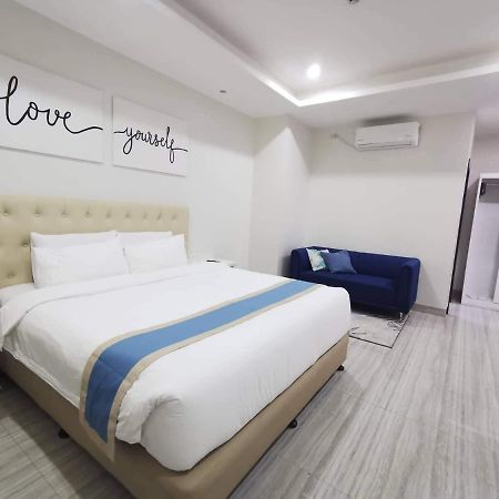 Hampton Suites Davao City Extérieur photo