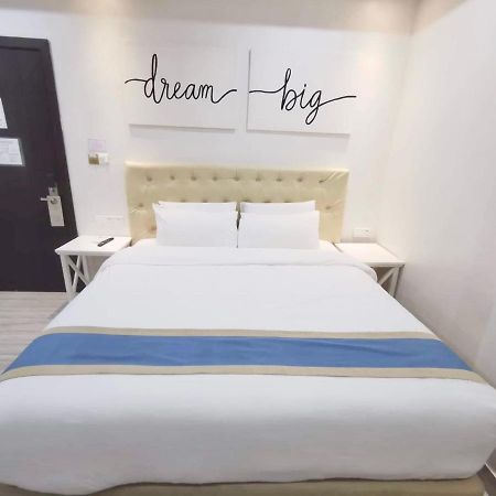 Hampton Suites Davao City Extérieur photo