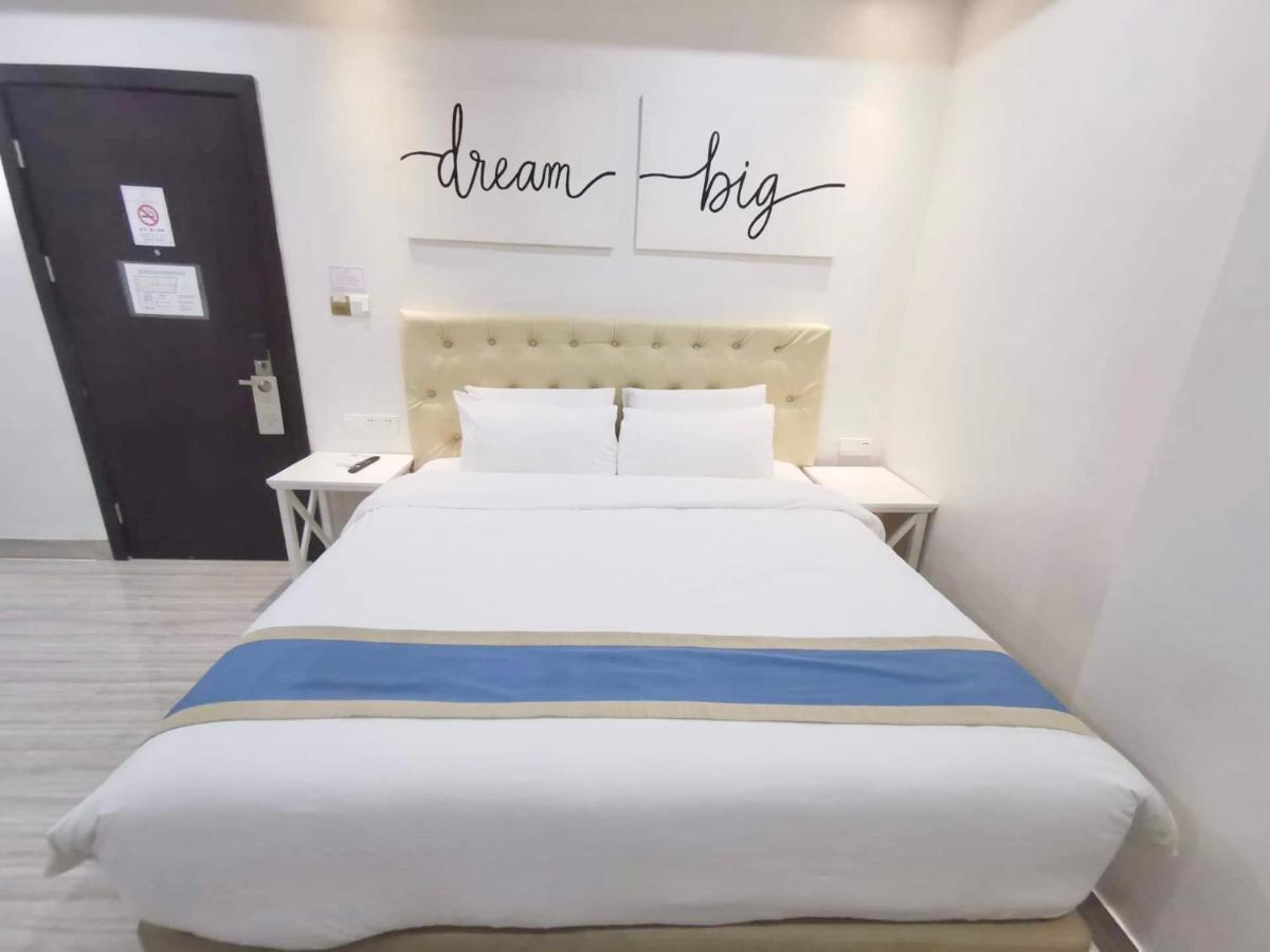 Hampton Suites Davao City Extérieur photo