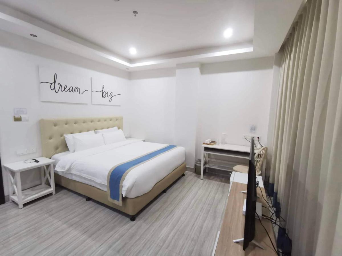 Hampton Suites Davao City Extérieur photo