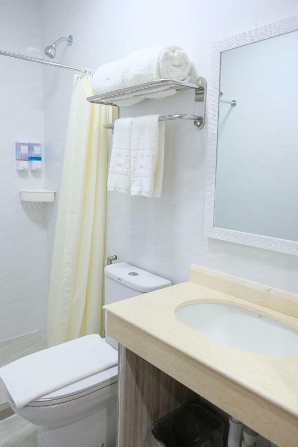 Hampton Suites Davao City Extérieur photo