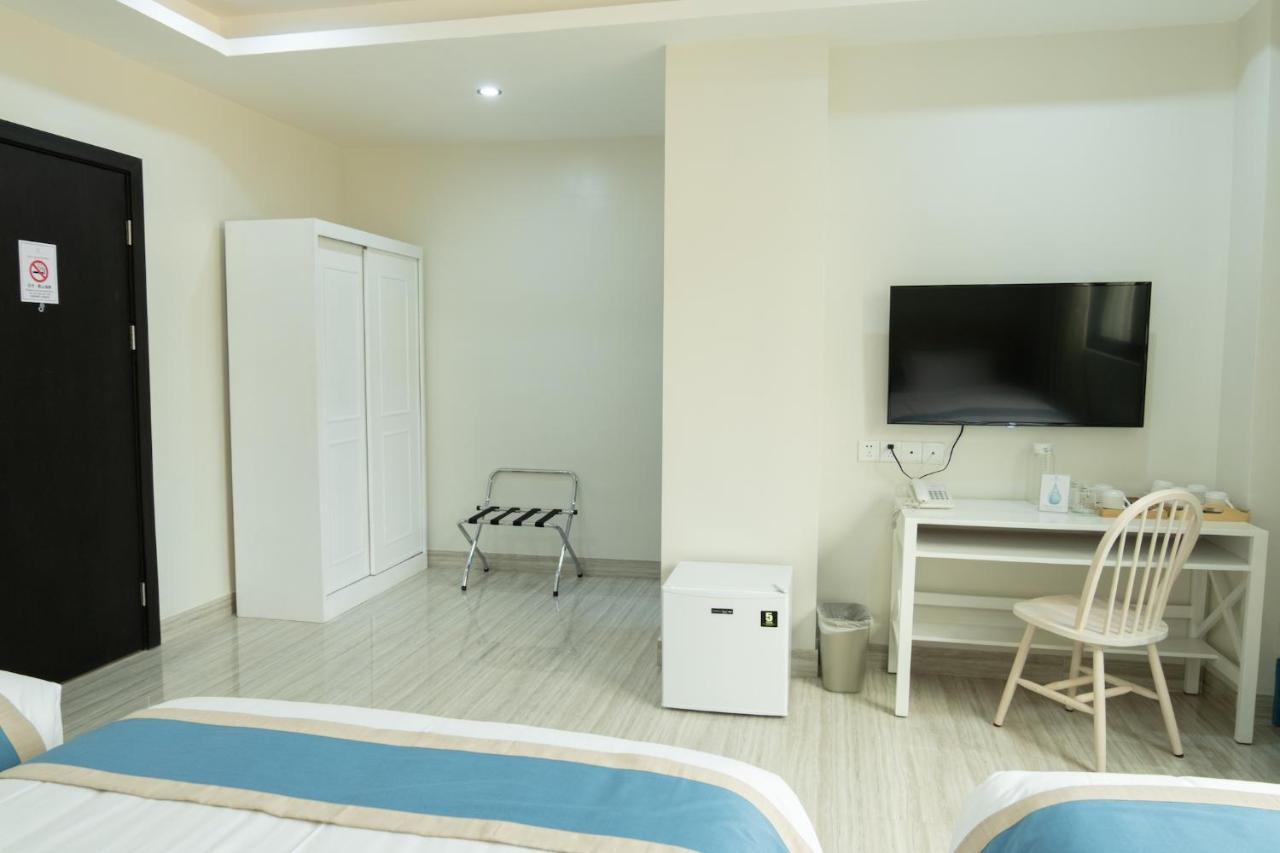 Hampton Suites Davao City Extérieur photo