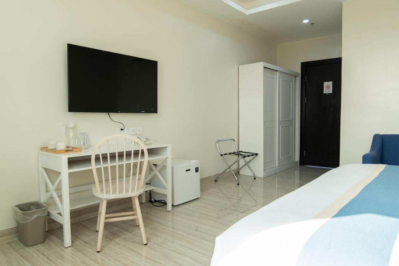 Hampton Suites Davao City Extérieur photo